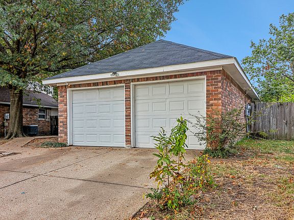 2nd image of 304 Ironbark Dr