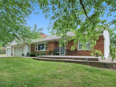 8490 Cedar Niles Rd, Lenexa, KS, 66227