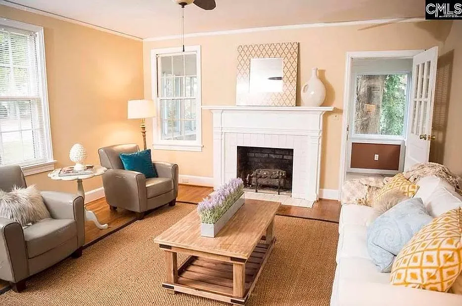 4 bed, 2.5 bath, 2100 sqft, $2,300 — Photo 3
