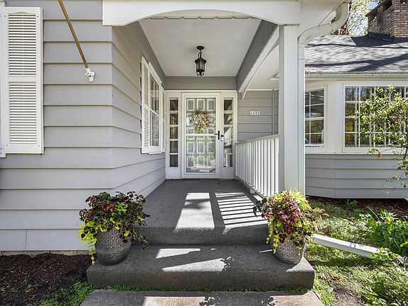 3rd image of 6651 Columbus Dr