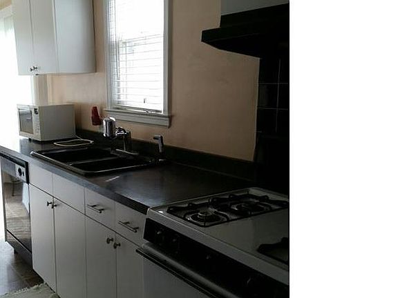 4th image of 1587 Kensington Ave