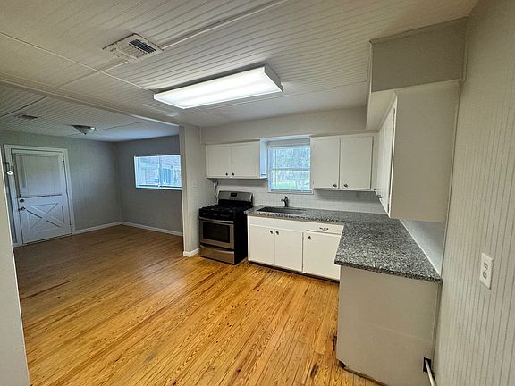 5th image of 160 Sycamore St