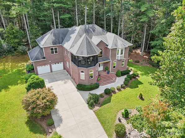 15 Madelyn Ln, Fairview, NC 28730