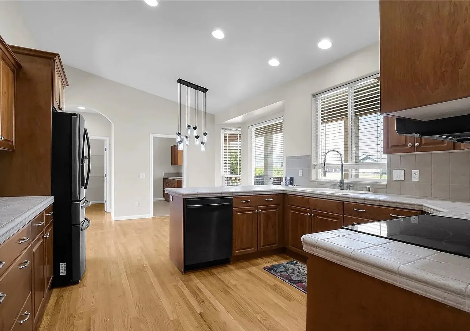 5 Bed 3 Bath Single Family Home in Stratford Road Estates — Photo 4
