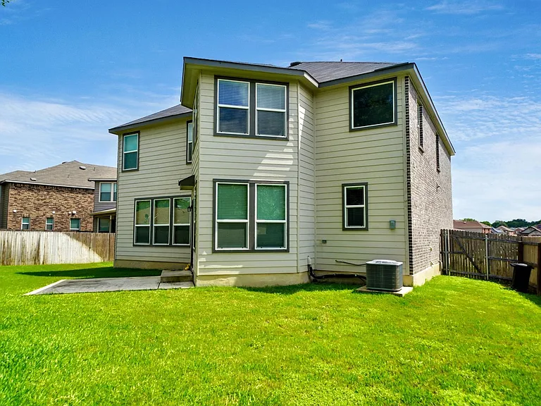107 Kyle Cv — Photo 46