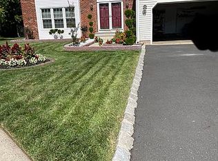 7 Chipwood Ln, North Brunswick, NJ 08902