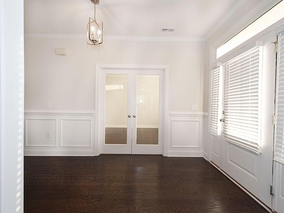 5th image of 77 Ravensworth Dr