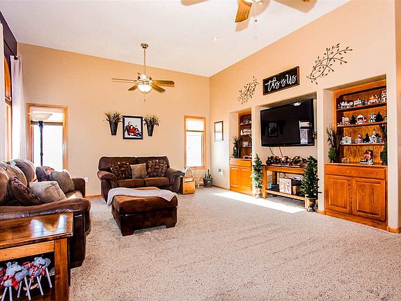 3rd image of 3211 Meadow Ct