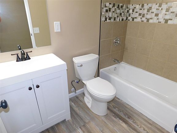 5th image of 5851 Sir Edward Ln