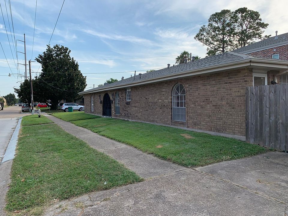 Street view, 2 car driveway