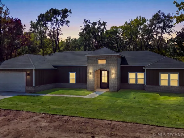 28804 S Meadow Rd, Catoosa, OK 74015