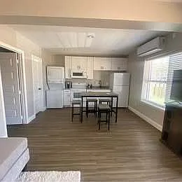 121 Grand Ave