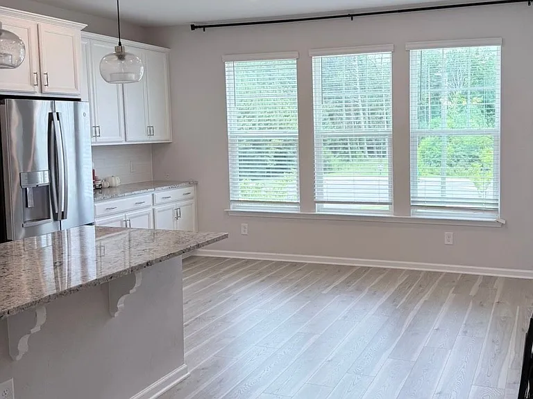 Manorhaven Dr — Photo 3