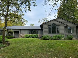 59 Lyndale Dr, Chagrin Falls, OH 44022