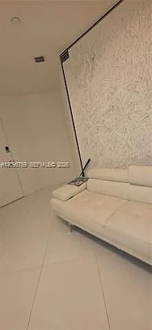 2104 — Photo 3
