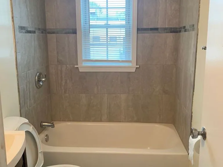 539B Burnside Ave #B2 — Photo 7