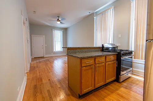 2023 N. Sheffield Ave. Photo 1