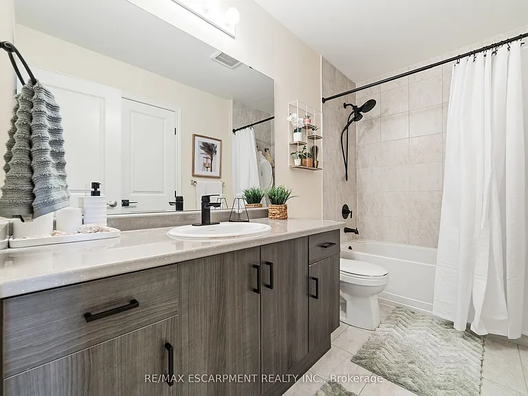 17 Southshore Cres — Photo 18
