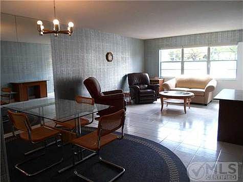 3rd image of 1502 S Lakeside Dr APT 103