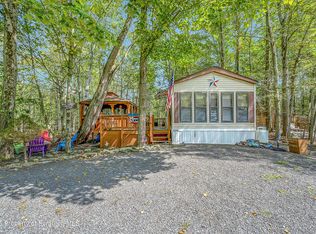 754 Hummingbird Dr, Gouldsboro, PA 18424