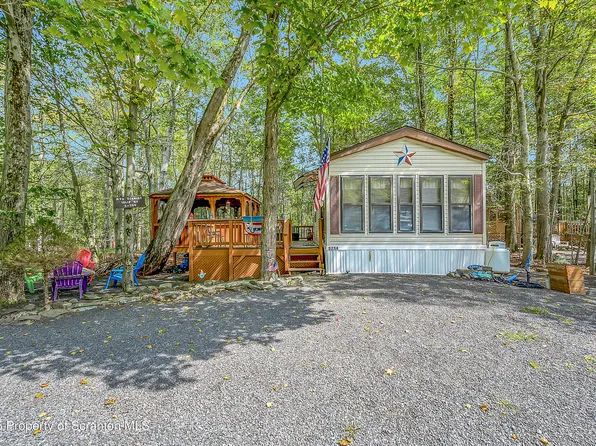 754 Hummingbird Dr, Gouldsboro, PA 18424