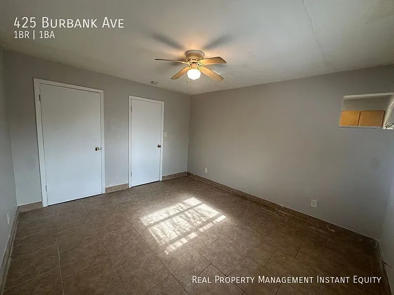 425 Burbank Ave — Photo 11