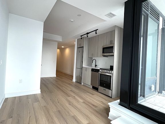 2nd image of 758 Dovercourt Rd #508