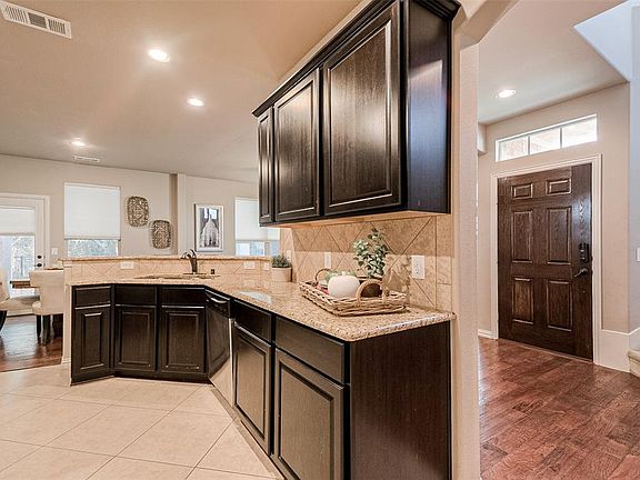 5th image of 1807 Villa Dr