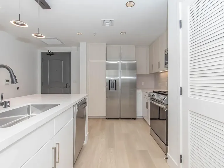 Begonia Place Luxury Apartments — Photo 109