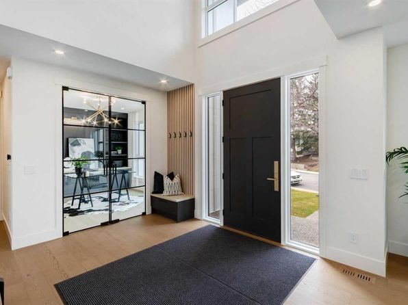 3420 SW Caribou Dr NW, Calgary, AB T2L 0S5