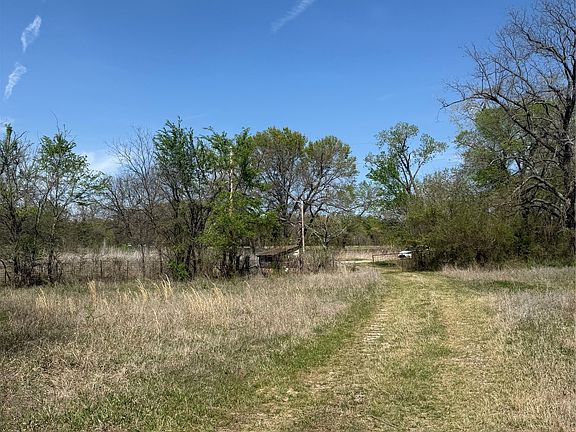 3rd image of 2427 Dickson Rd