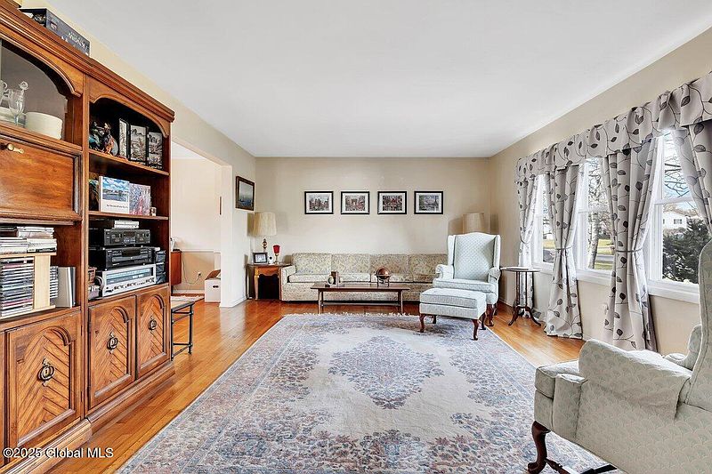 3rd image of 154 Stonington Hill Road