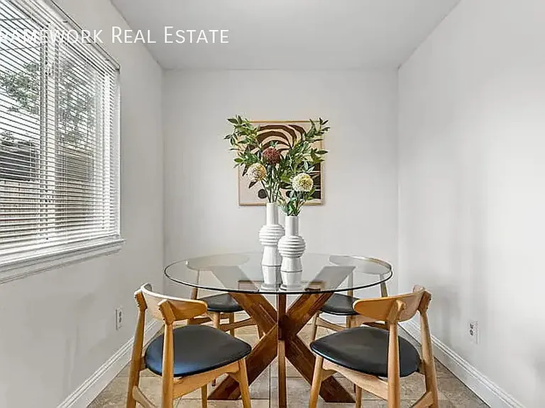 3150 N Fillmore St — Photo 11
