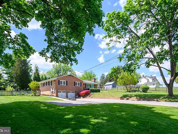 2nd image of 2113 Devere Ln