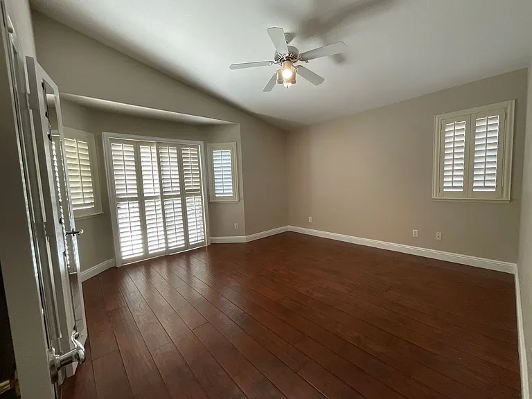 7937 Dover Shores Ave — Photo 5