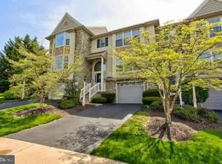 711 Skywalk Ln, Lancaster, PA 17601
