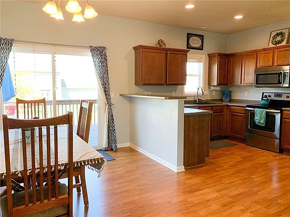 5th image of 4612 NE Hayes Dr