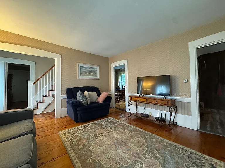 2224 Post Rd — Photo 8