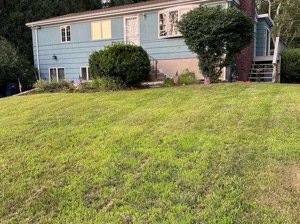 121 Pine River Dr, North Kingstown, RI 02852