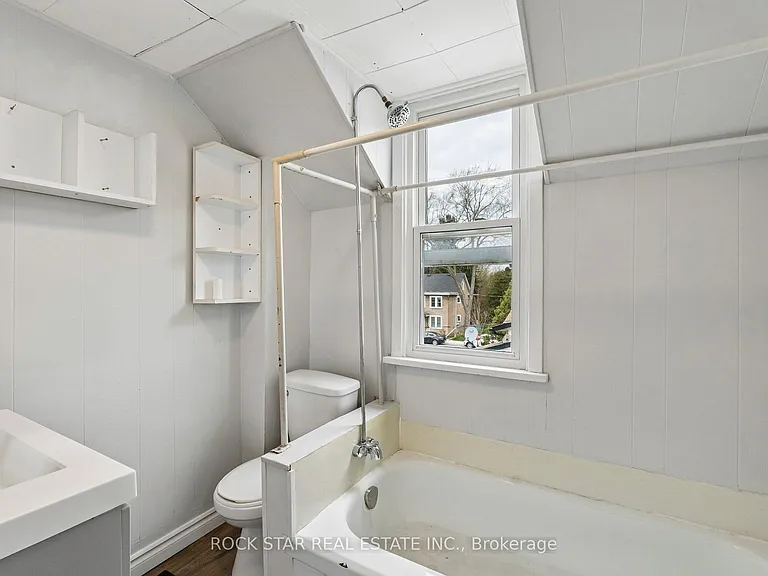 26 Albina St #UPPER — Photo 7