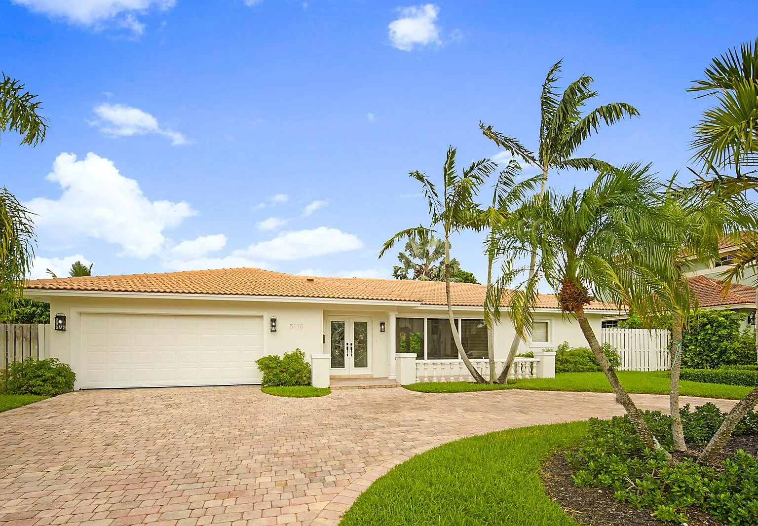 3 bed, 2.0 bath, 2205 sqft, $6,200 — Photo 1