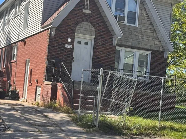 13875 Gallagher St, Hamtramck, MI 48212
