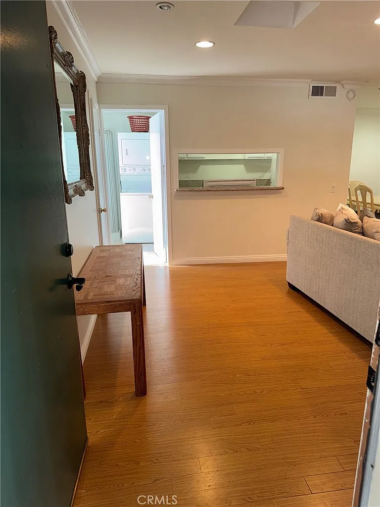 2 bed, 1012 sqft, $1,800 — Photo 4
