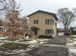 8325 Kraay Ave, Munster, IN 46321