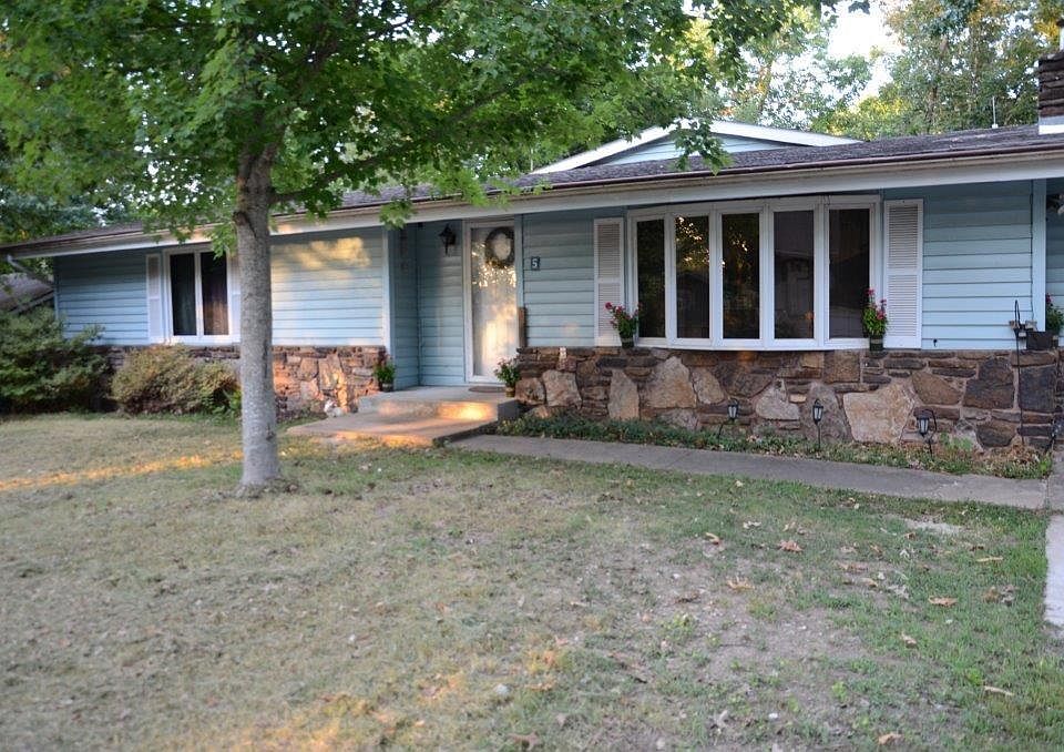 2nd image of 5 Pembroke Dr