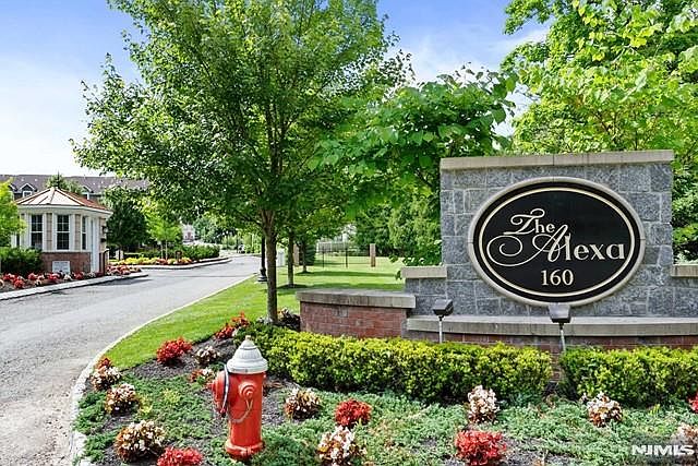 1st image of 105 Brandon Ct