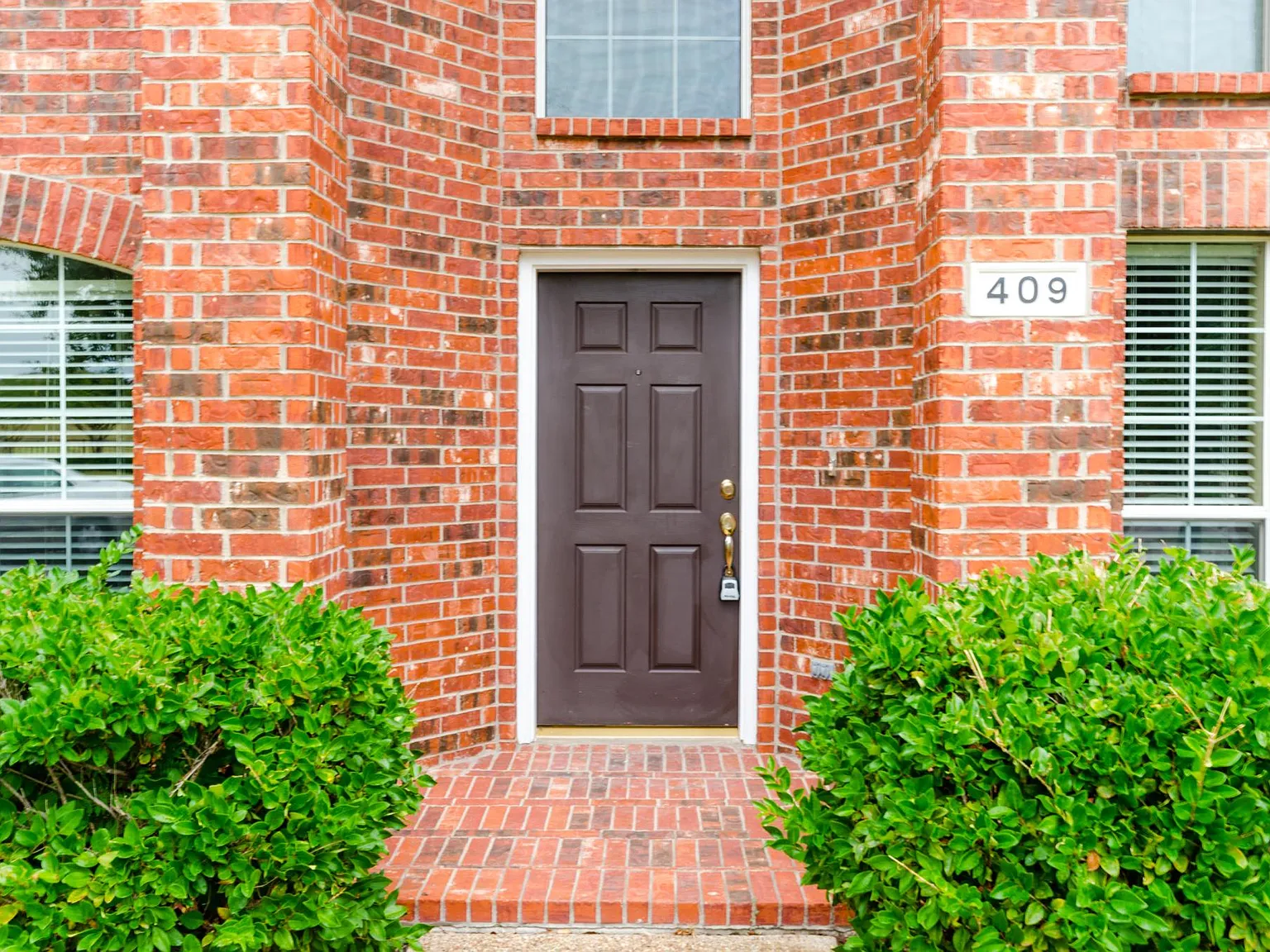 4 bed, 2279 sqft, $2,595 — Photo 2
