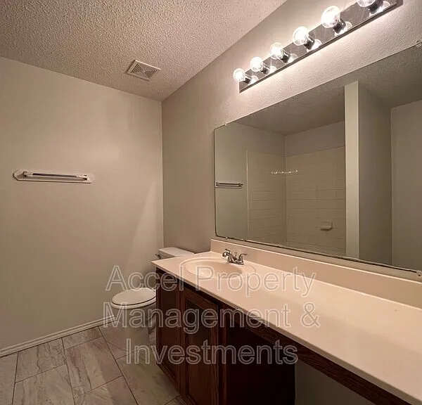 5408 N 35th St — Photo 8