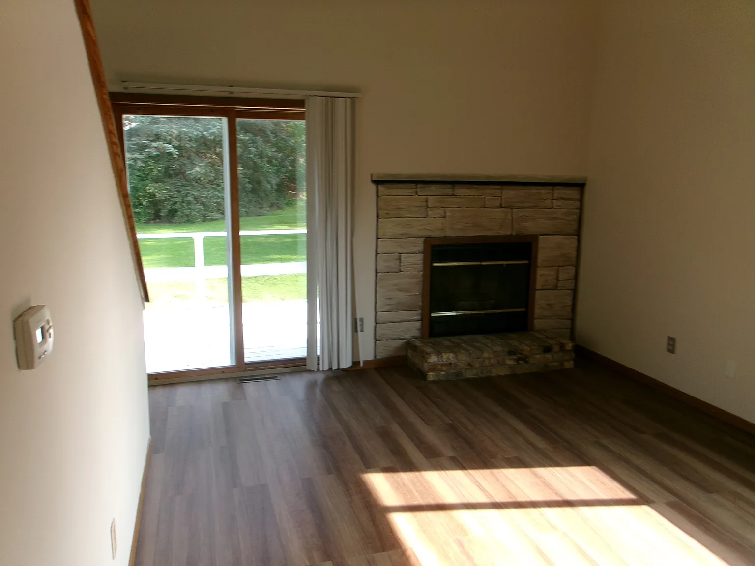 3 bed, 1.5 bath, $2,200 — Photo 4