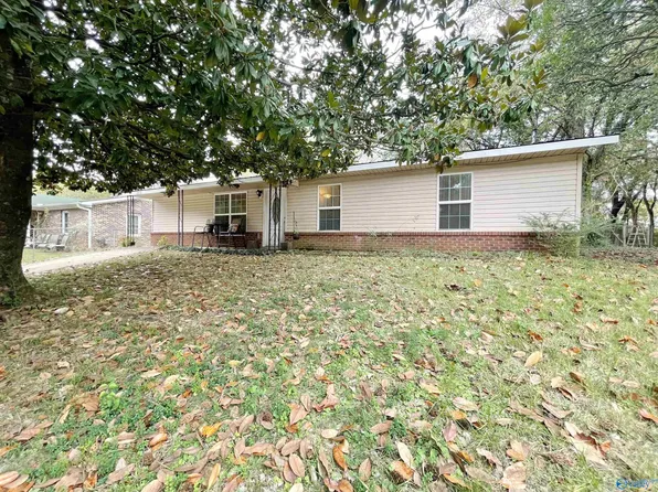 2918 Berkshire Dr SW, Huntsville, AL 35805